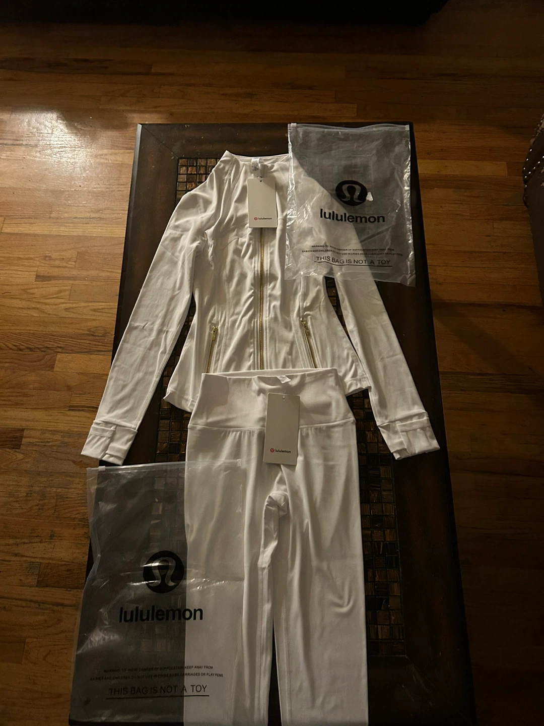 New Lululemon White Jacket and Leggings Set