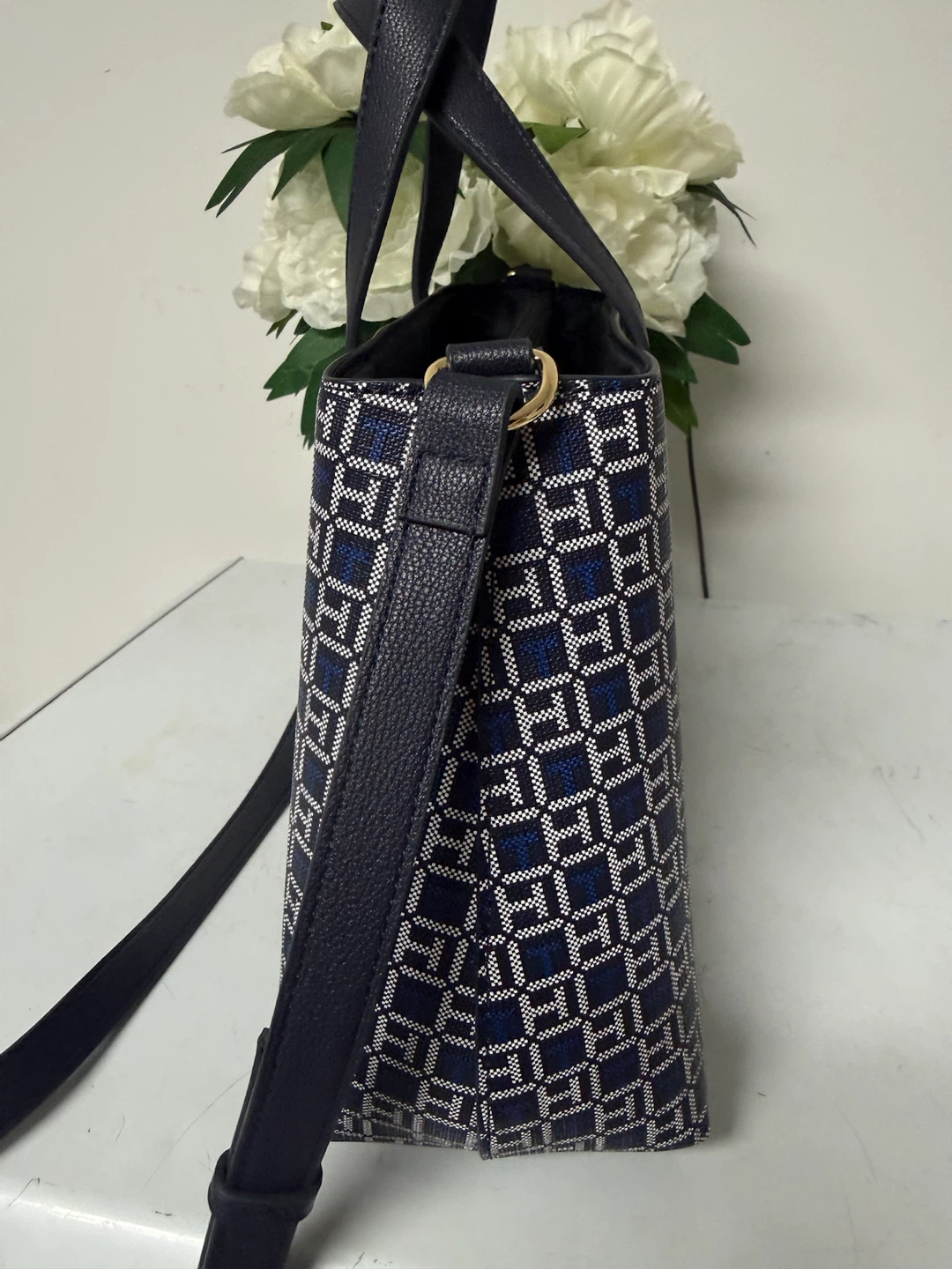 Tommy Hilfiger Monogram Tote Bag - photo 3
