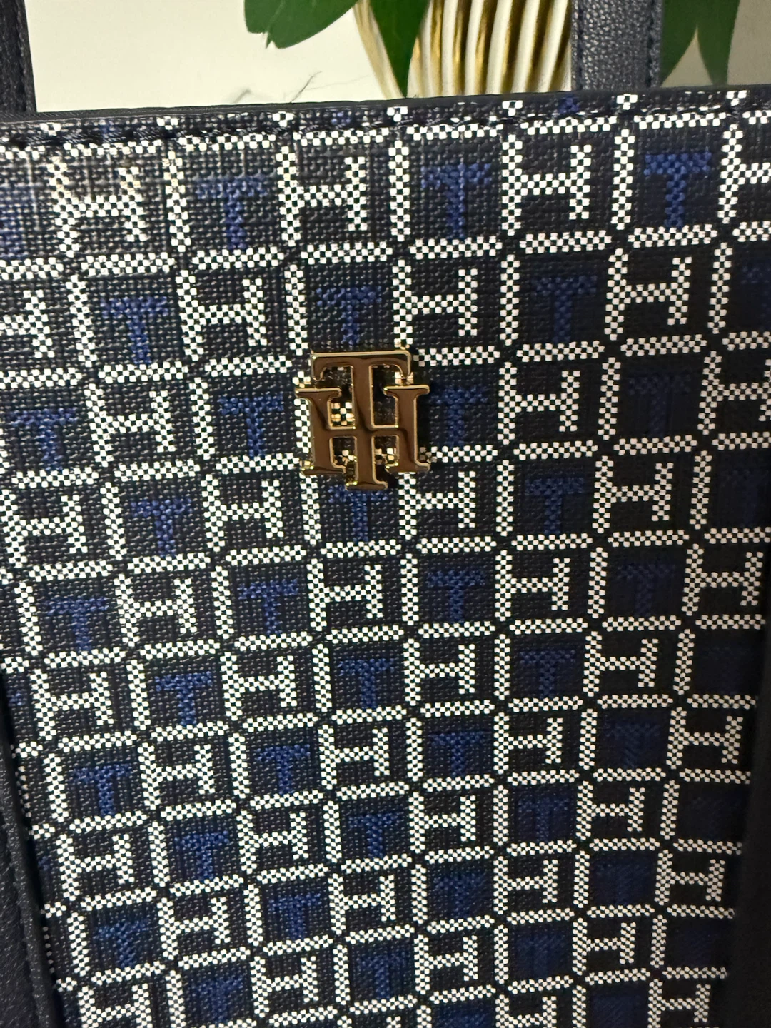 Tommy Hilfiger Monogram Tote Bag - photo 5