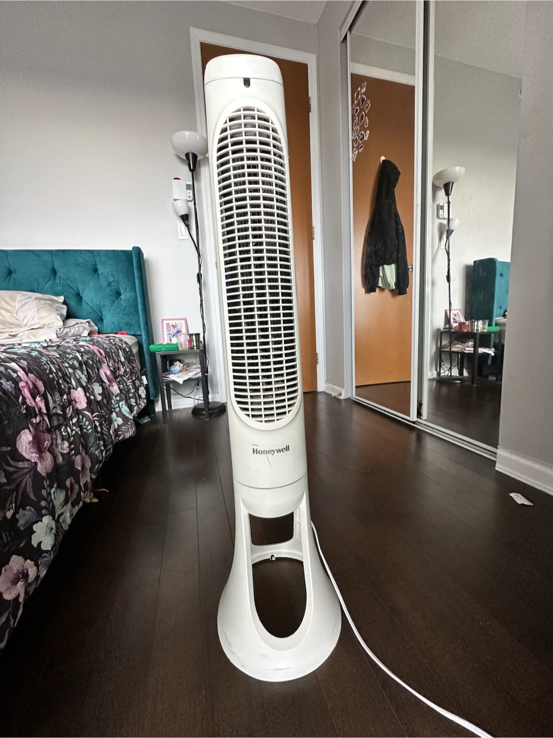 Honeywell QuietSet Tower Fan with remote