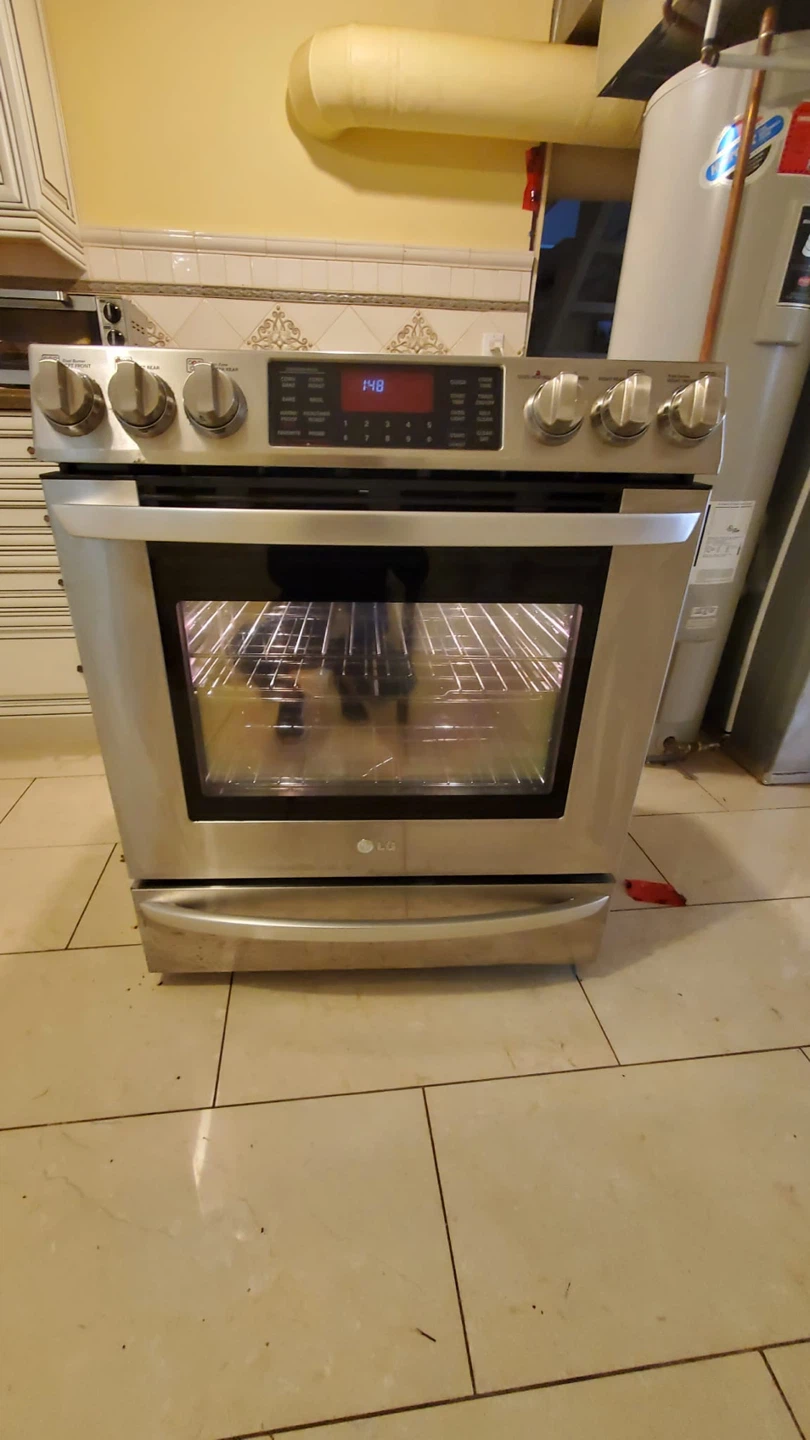 LG Stainless Steel Electric Range - photo 4