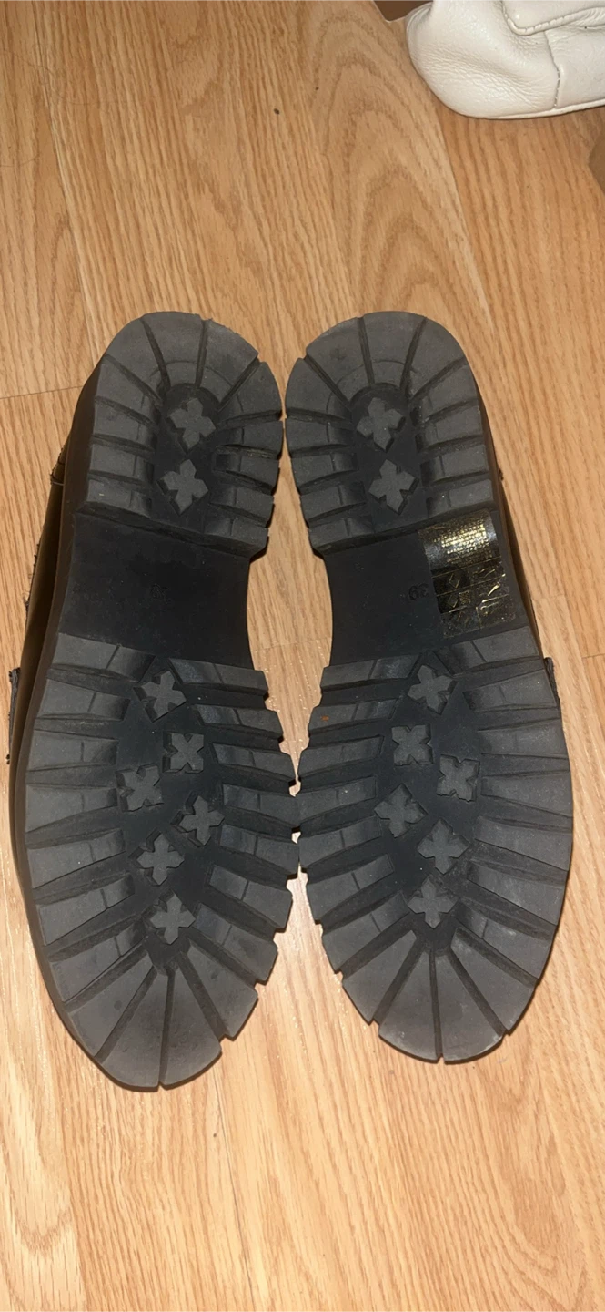 Get them now! H&M Black Loafers with Gold Hardware - photo 4