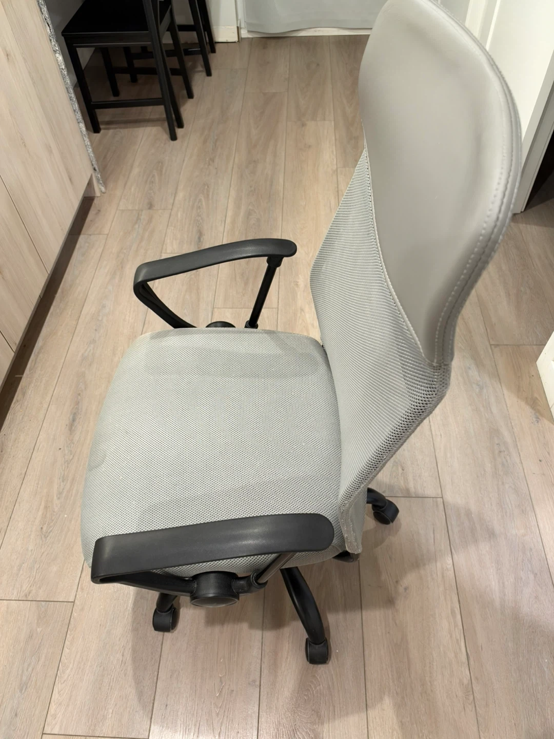 Light Grey Mesh Office Chair - photo 3