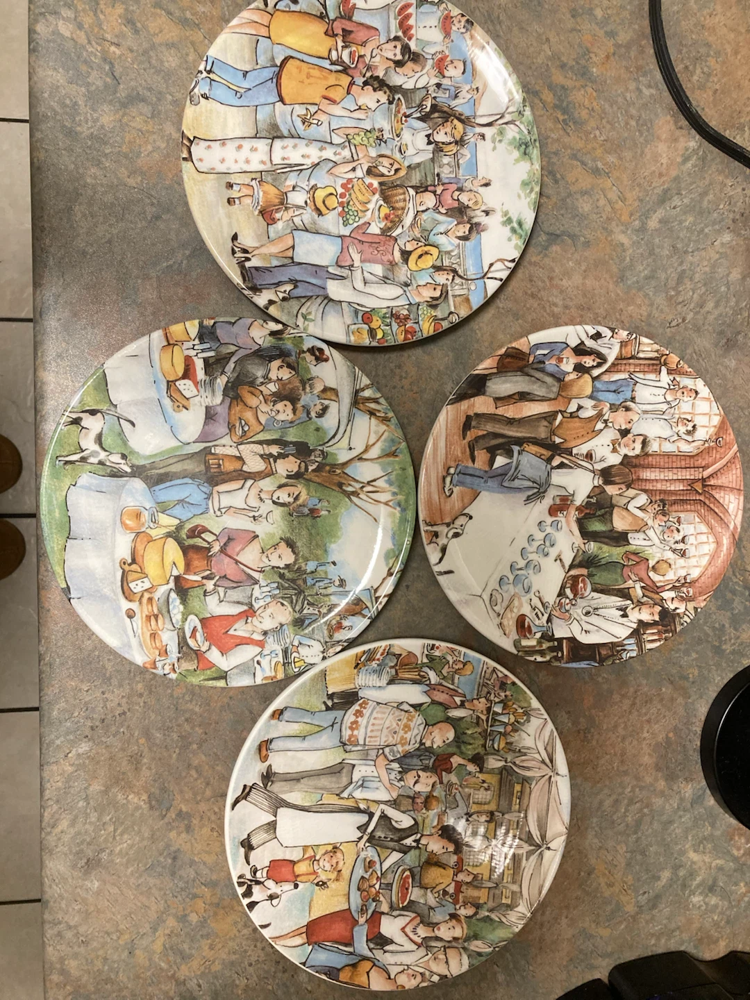 Set of 4 decorative ceramic plates