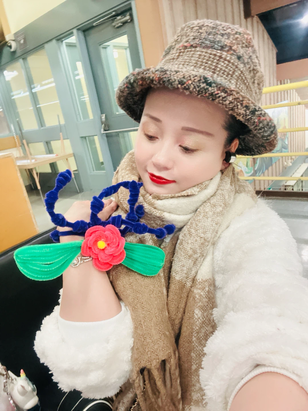 Handmade Pipe Cleaner Flower Bracelet - photo 3