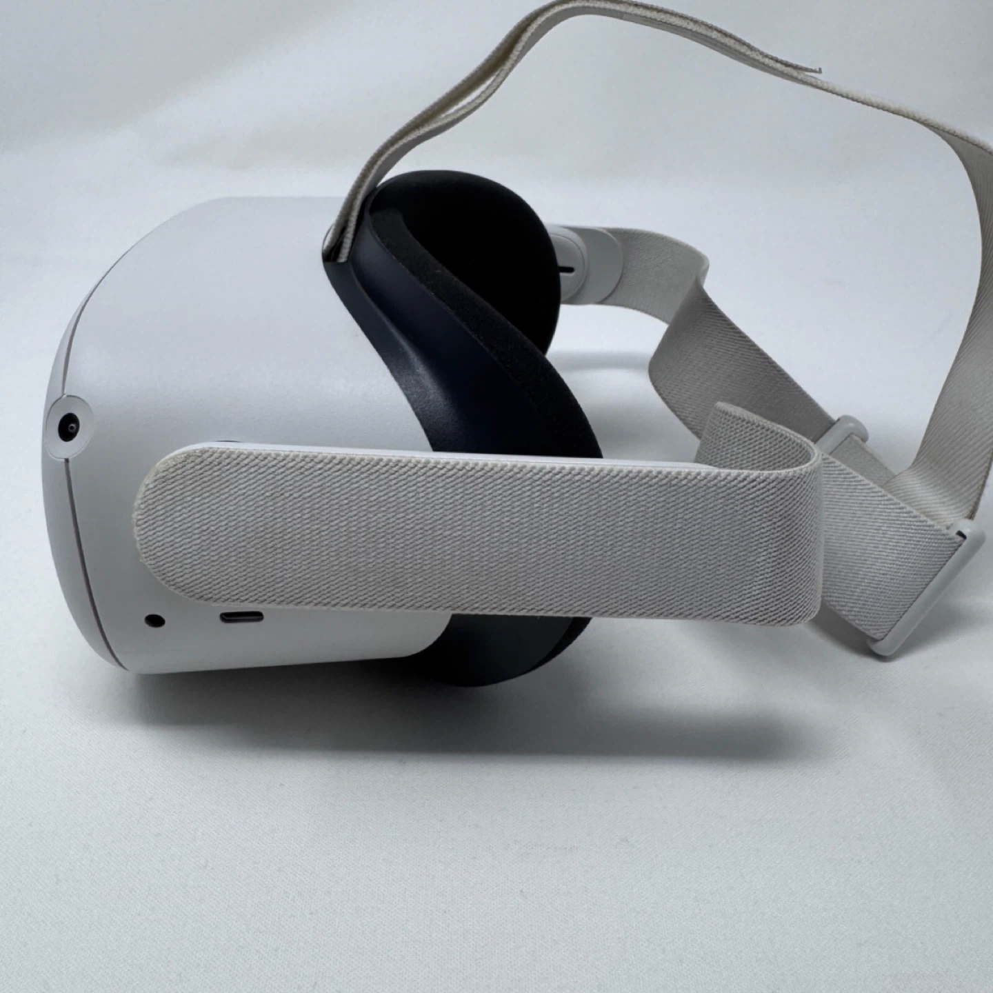 Meta Quest 2 VR Headset with controllers - photo 2