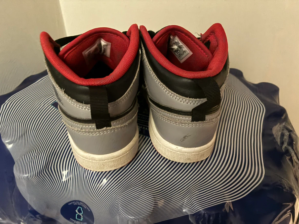 Jordan 1 Mid Sneakers Black/Grey/Red Size 2Y - photo 2