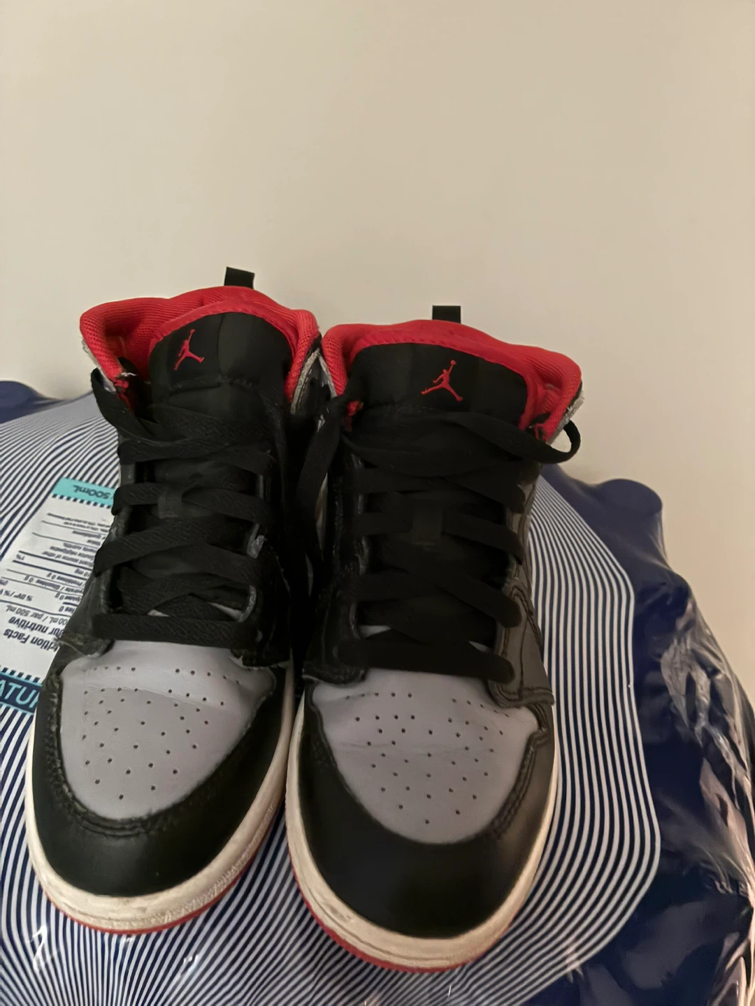 Jordan 1 Mid Sneakers Black/Grey/Red Size 2Y - photo 3