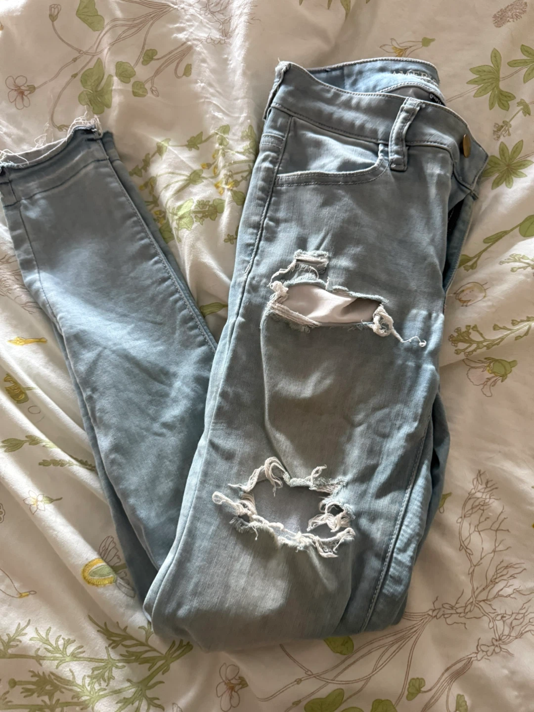 American Eagle Super Stretch Distressed Jeans