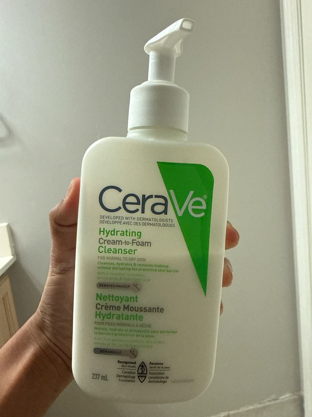 CeraVe Hydrating Cream-to-Foam Cleanser 237ml
