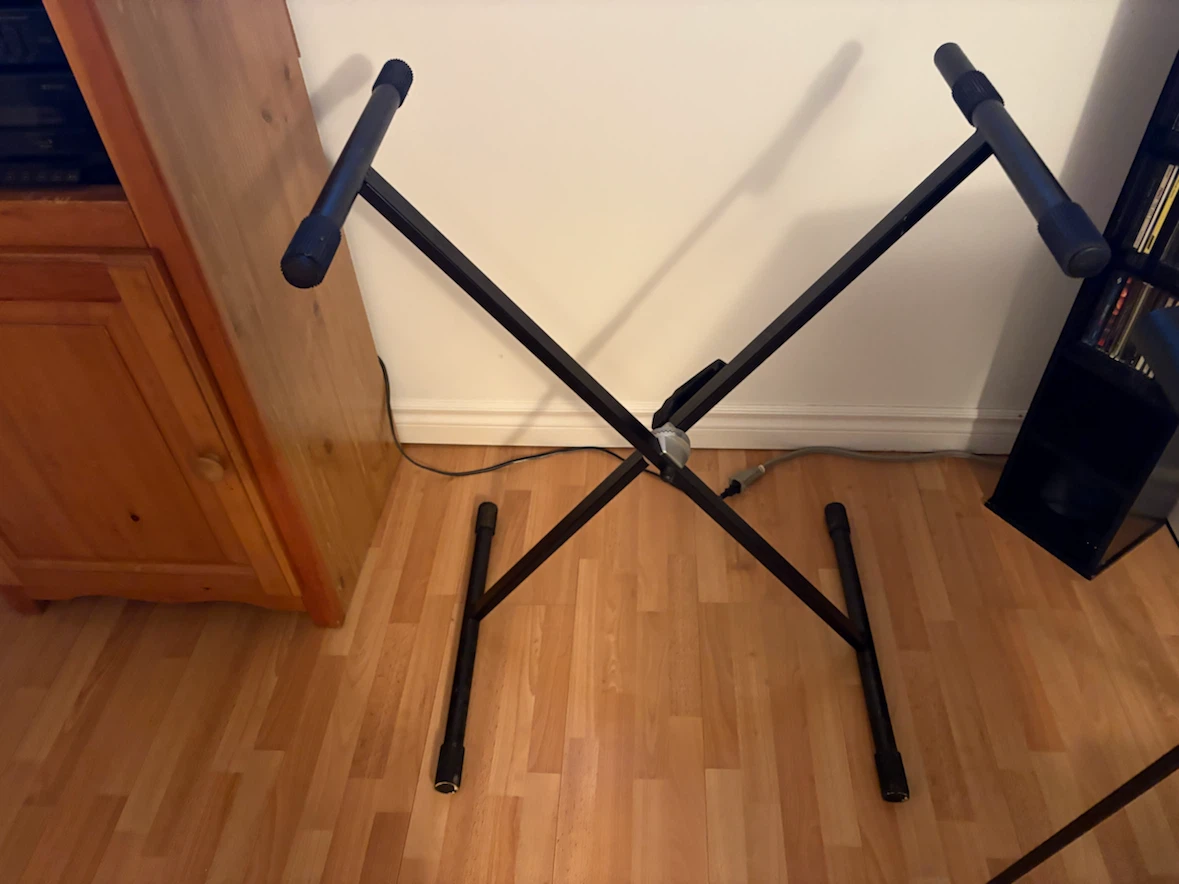 Piano stand