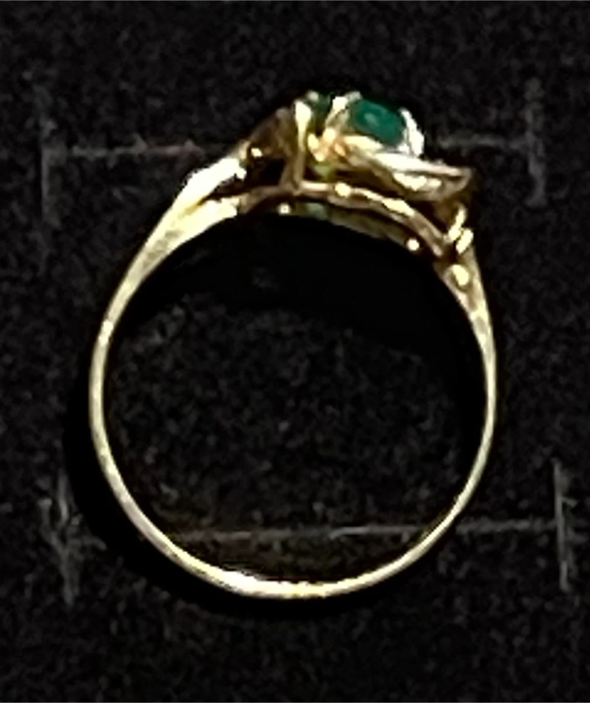 Gold Ring with Emerald and Diamonds - photo 2