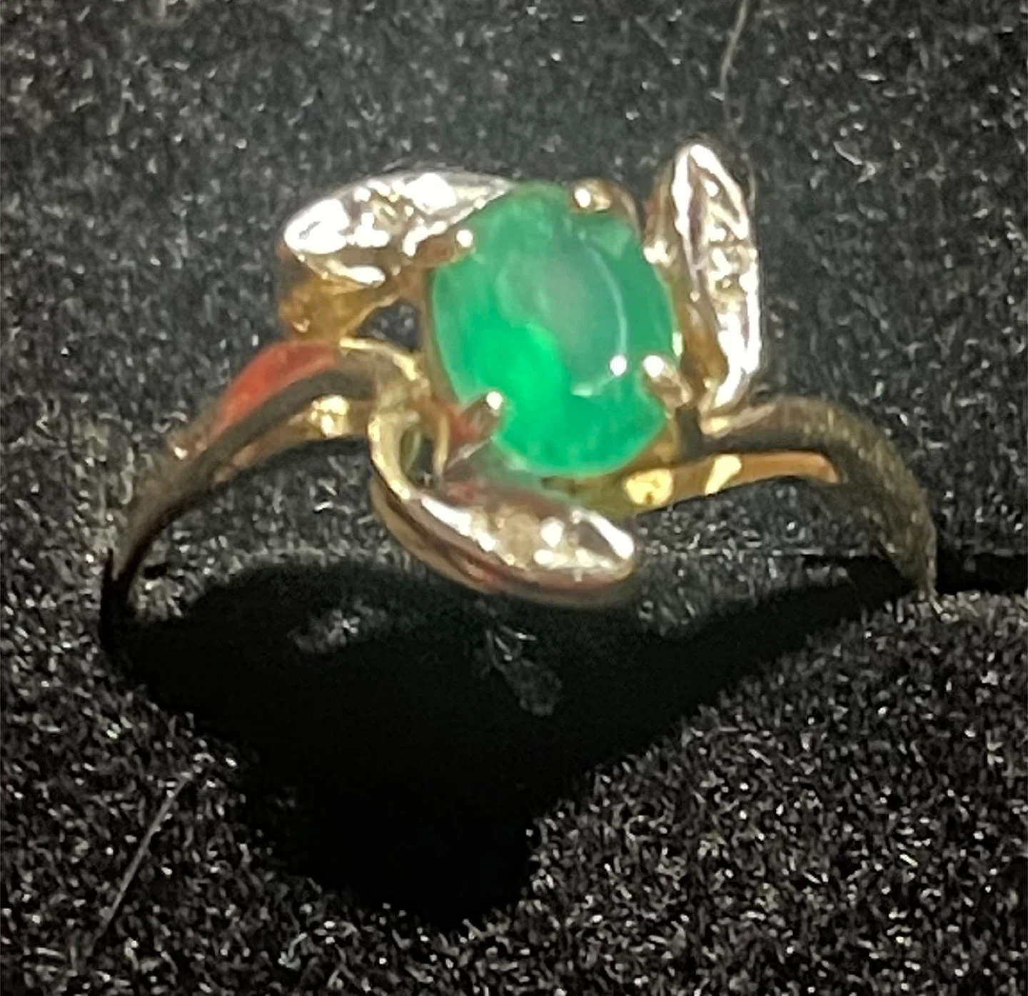 Gold Ring with Emerald and Diamonds