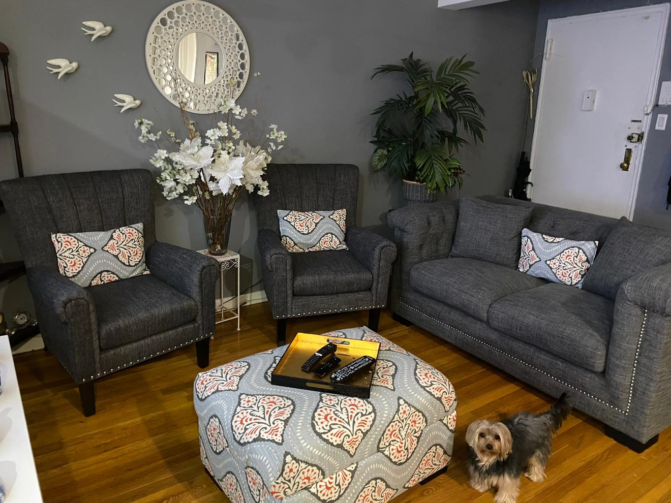 Isabel Dark Gray Loveseat - photo 3