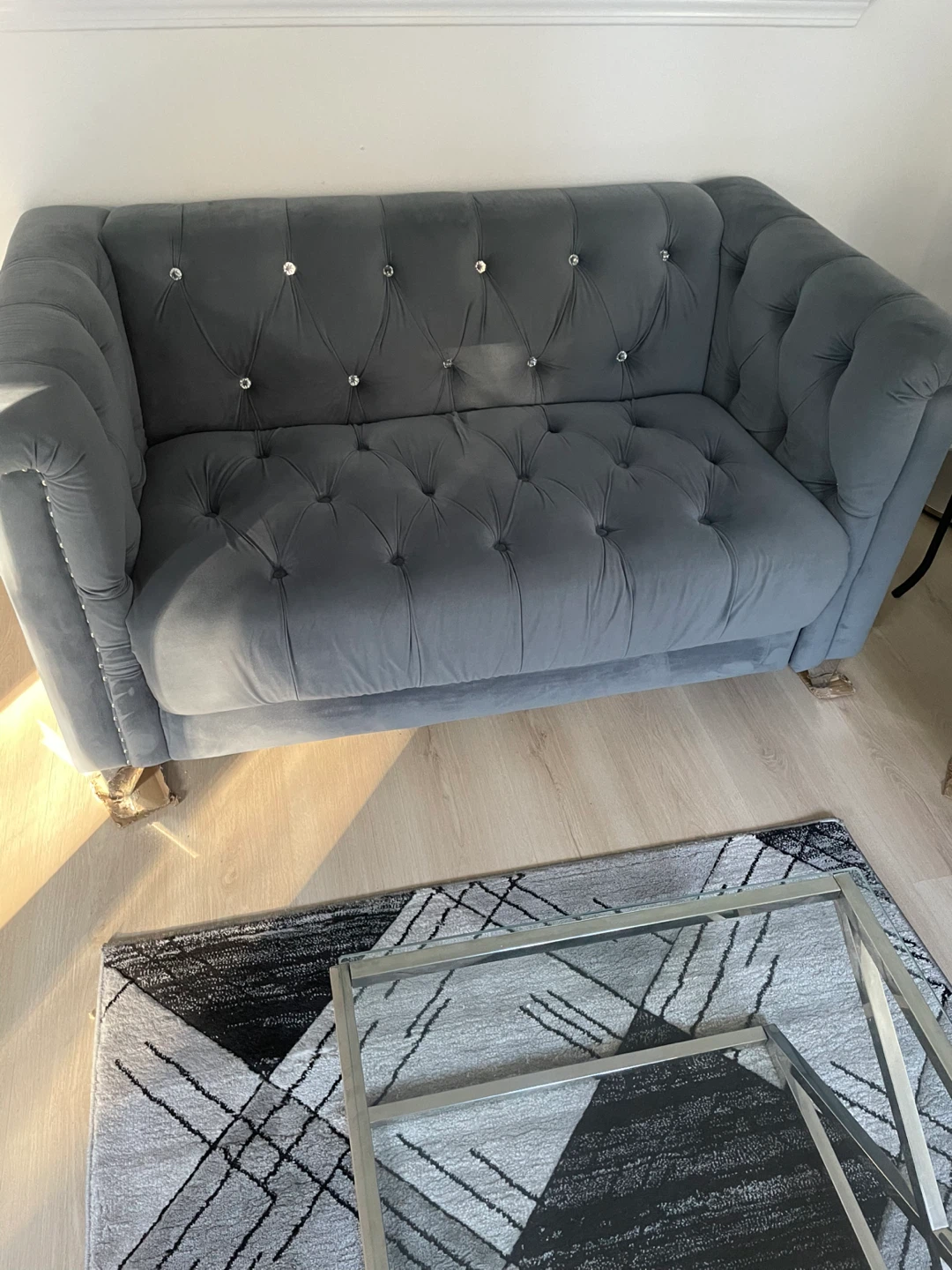 Title: Grey Velvet Sofa Set – 3-Seater Sofa & Loveseat - photo 3
