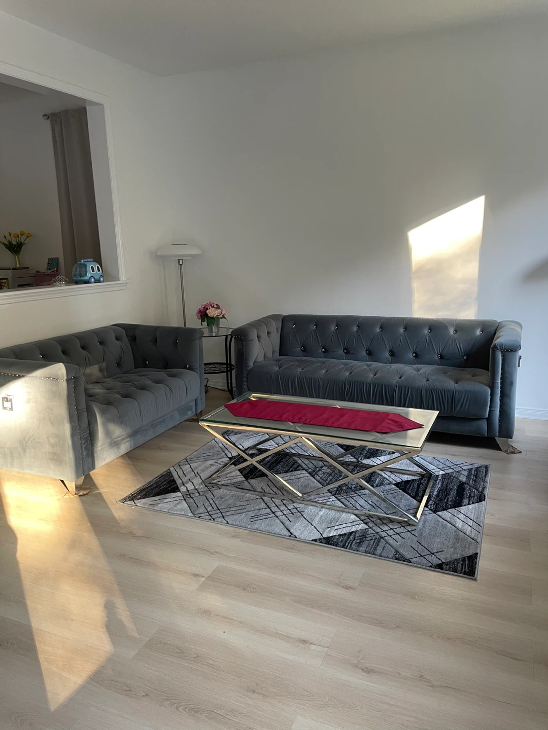 Title: Grey Velvet Sofa Set – 3-Seater Sofa & Loveseat - photo 4