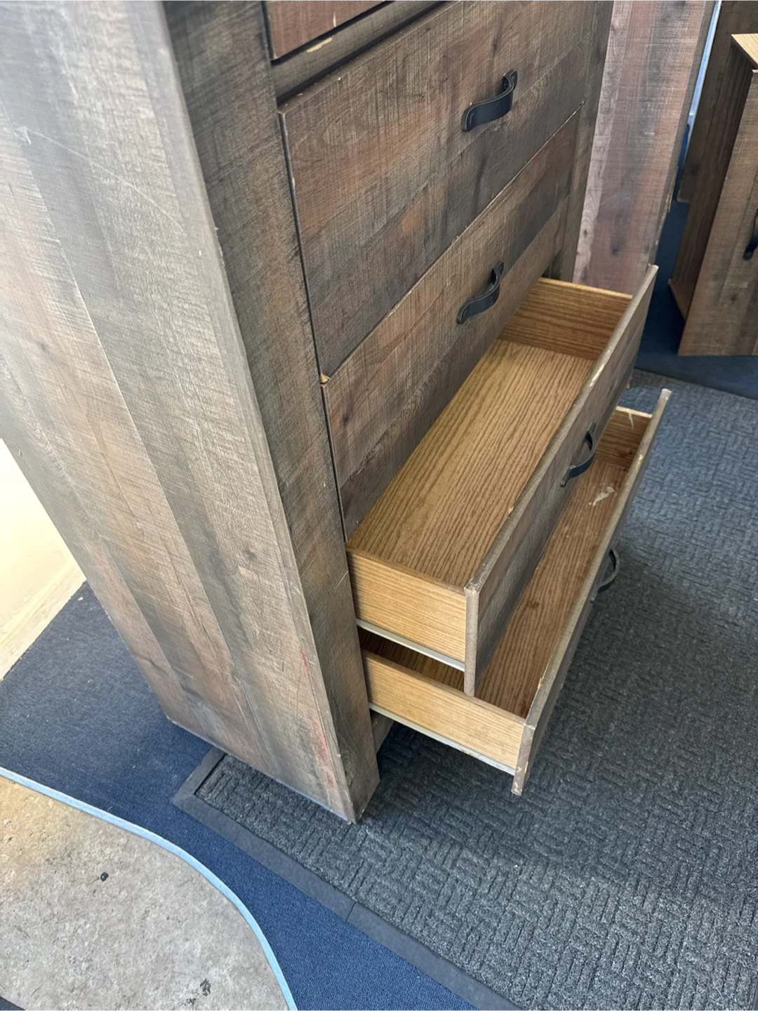 Ashley Furniture Rustic Design 5-Drawer Dresser - photo 5