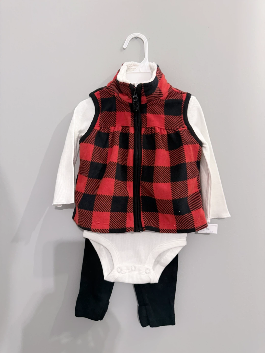 NEW Carter's 3-Piece Buffalo Check Vest,Bodysuit,Pants Set - 9M - photo 3