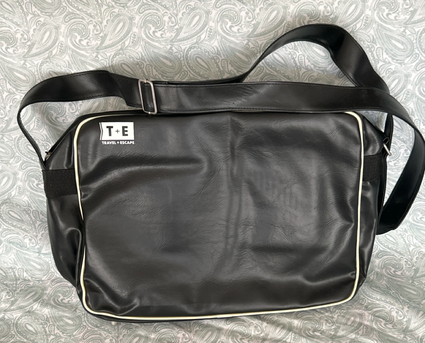 Travel + Escape Messenger Bag