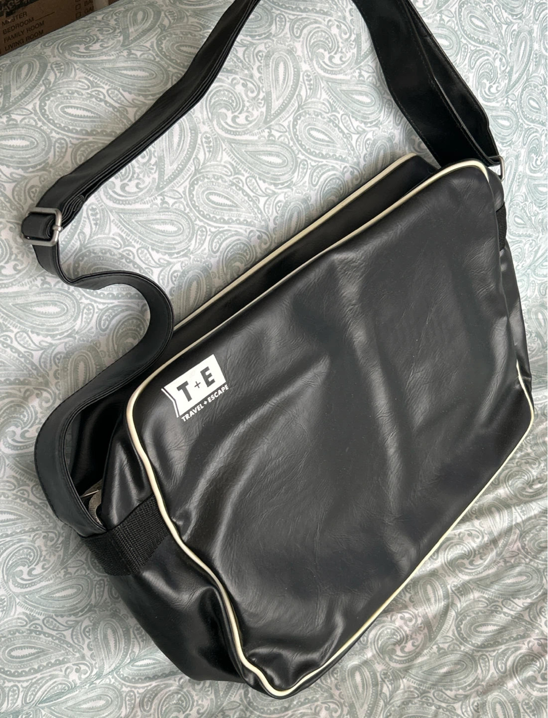 Travel + Escape Messenger Bag - photo 2
