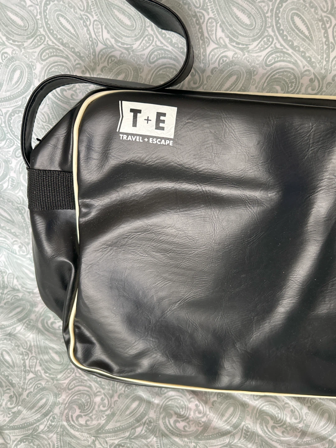 Travel + Escape Messenger Bag - photo 3
