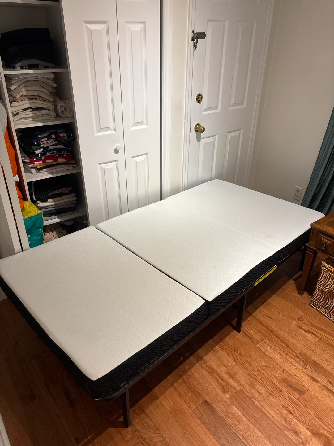 Foldable Memory Foam Twin Mattress / Bed Frame sold separately - photo 2