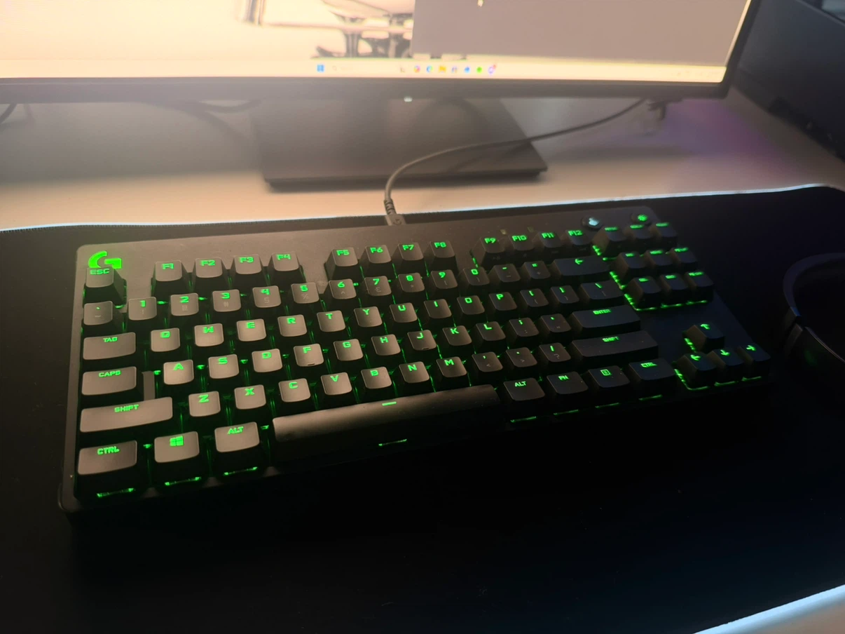 Logitech PRO Tenkeyless Gaming Keyboard - photo 4