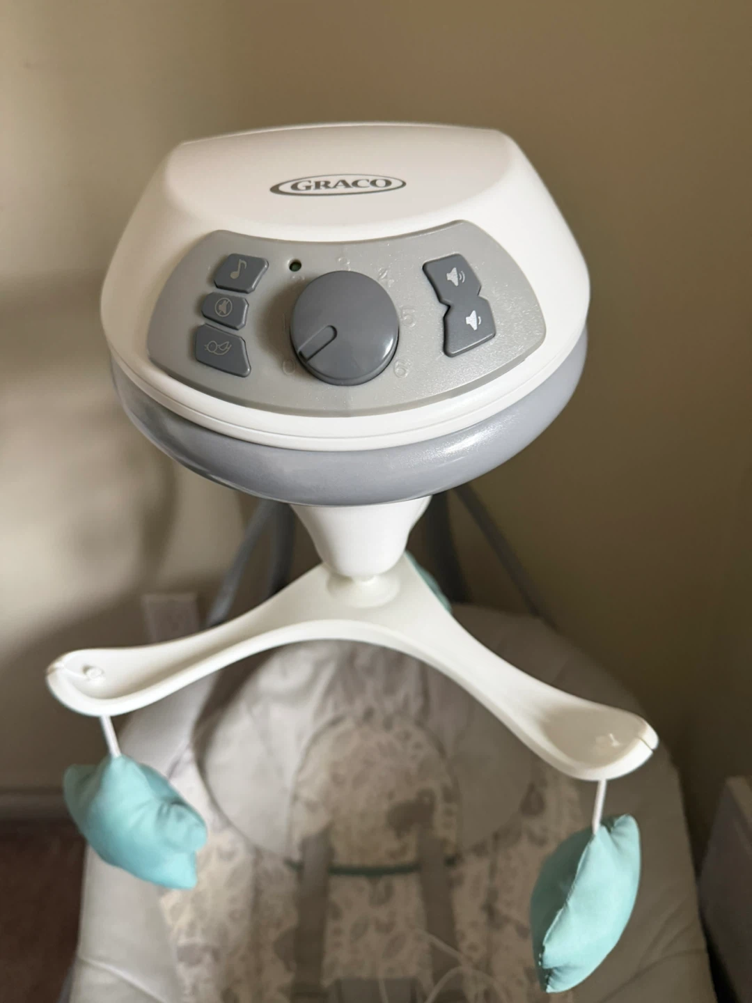 Graco Baby Swing with Vibration and Sound - photo 3