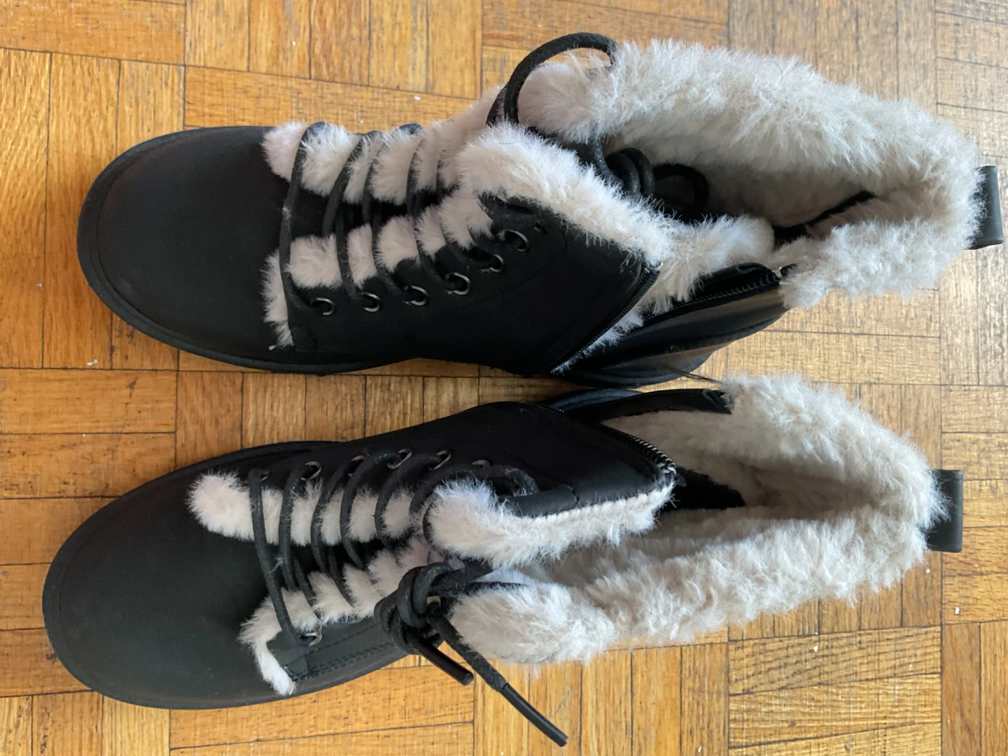 Black Fur-Lined Boots Size 6 - photo 5