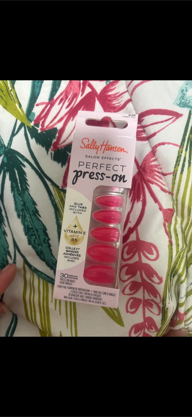 Sally Hansen Perfect Press-on Nails - I Heart You