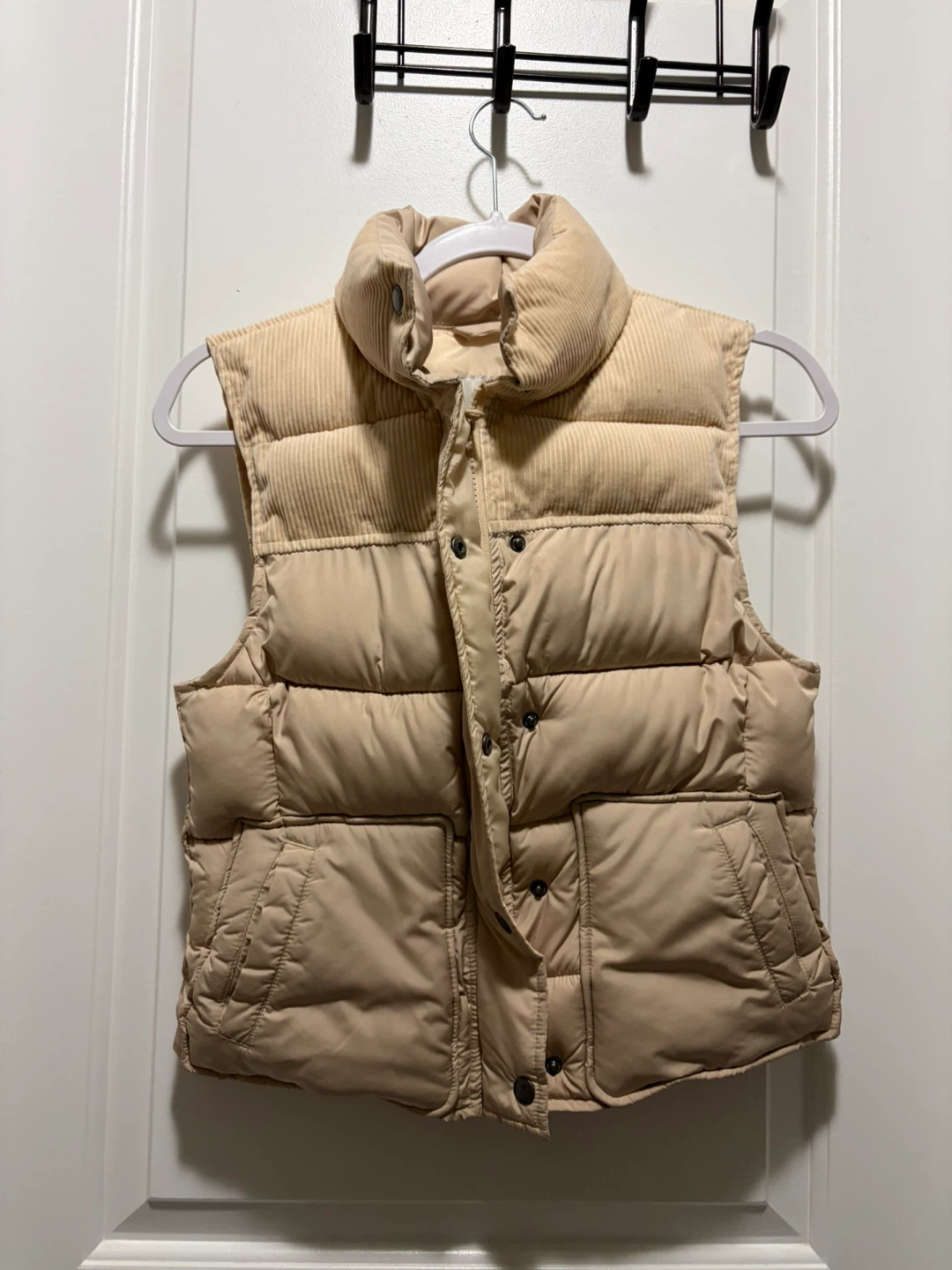 American Eagle Beige Puffer Vest