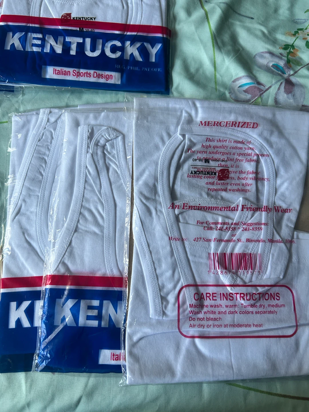 Kentucky  boys White Tank Top Undershirts Size Medium