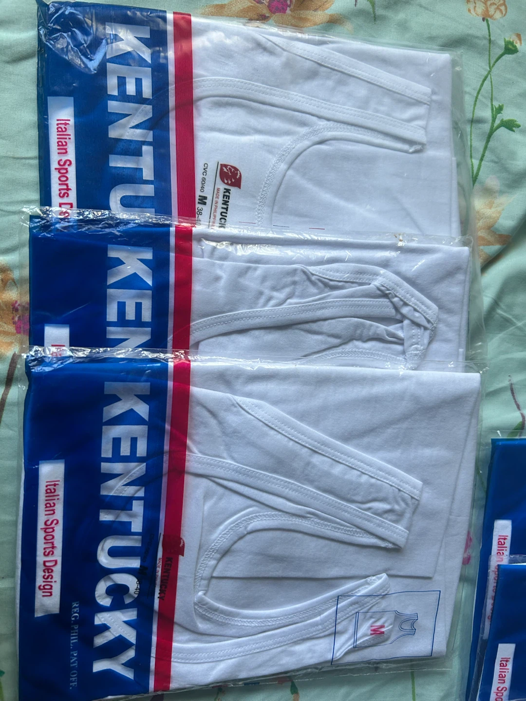 Kentucky  boys White Tank Top Undershirts Size Medium - photo 2