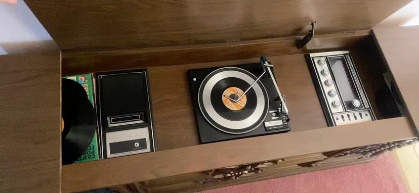 Vintage 1970s Stereo Console Cabinet (No Power) - photo 2
