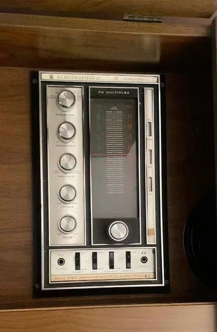 Vintage 1970s Stereo Console Cabinet (No Power) - photo 4