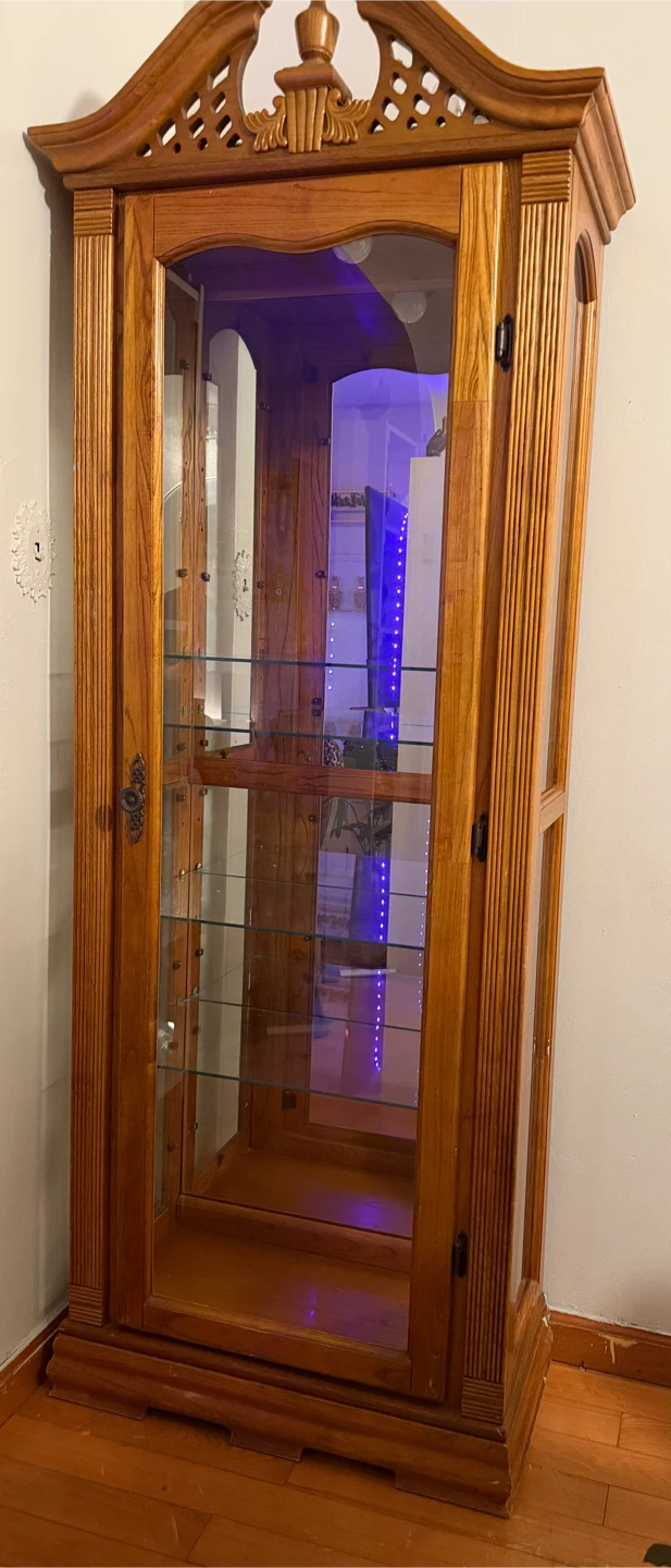 Elegant Oak Curio Cabinet – Glass Display Case (Traditional)