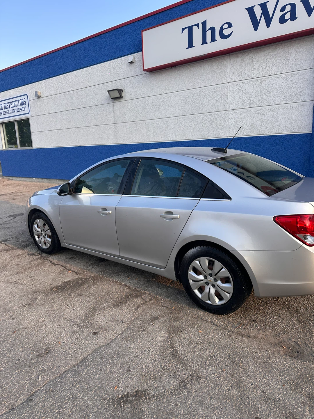Silver Chevrolet Cruze - photo 2