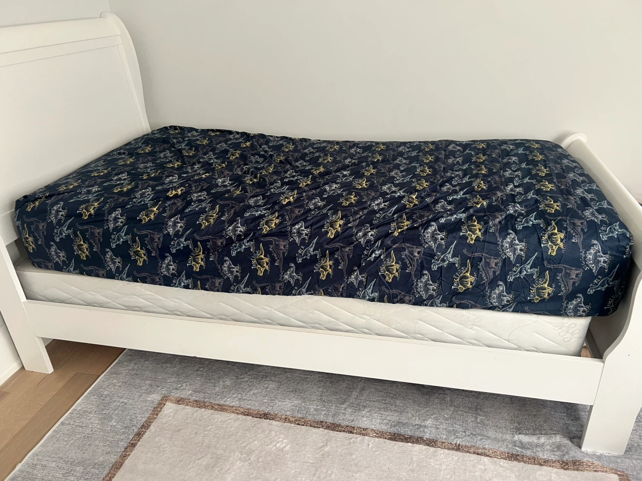 Twin size bed - photo 2