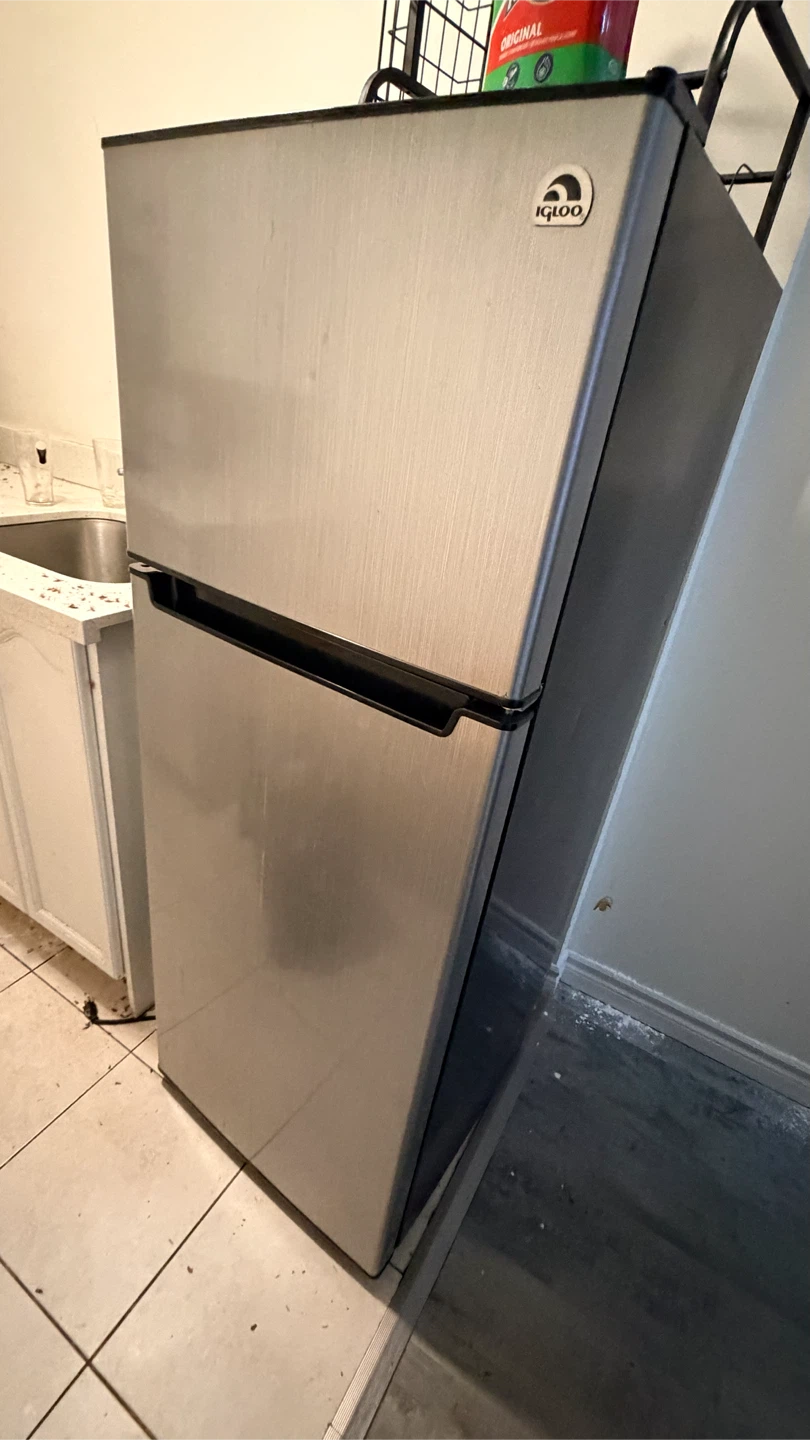 Igloo Top Mount Refrigerator for parts or can repair