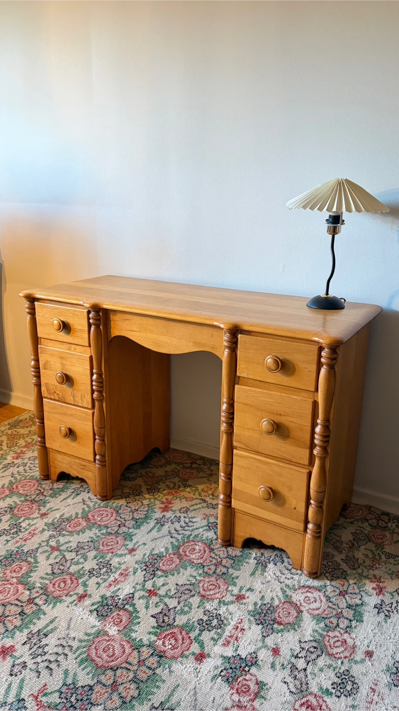 Vintage Scalloped Desk - photo 2