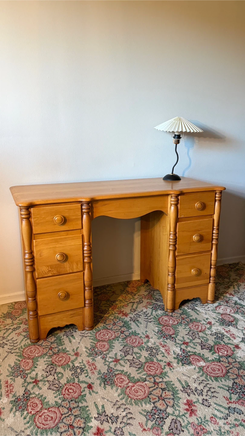 Vintage Scalloped Desk - photo 3