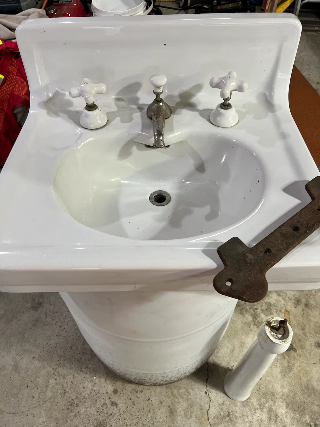 Vintage Wall-Mount Porcelain Sink - photo 5