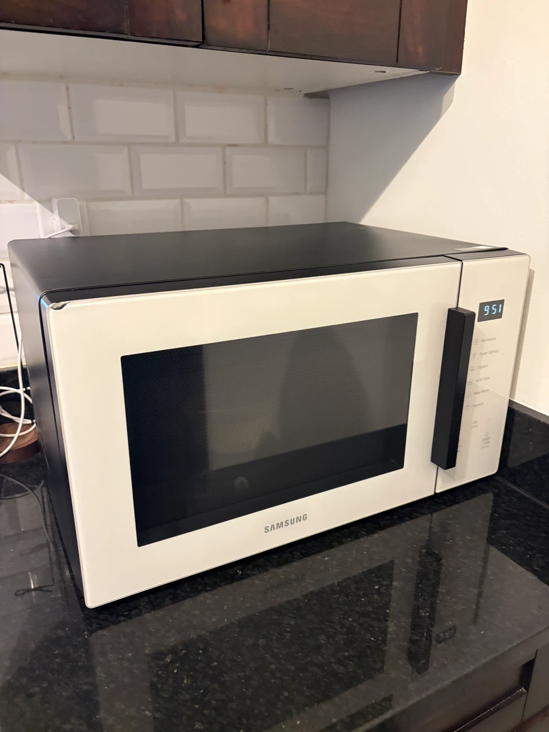 Samsung Microwave Oven White and Black