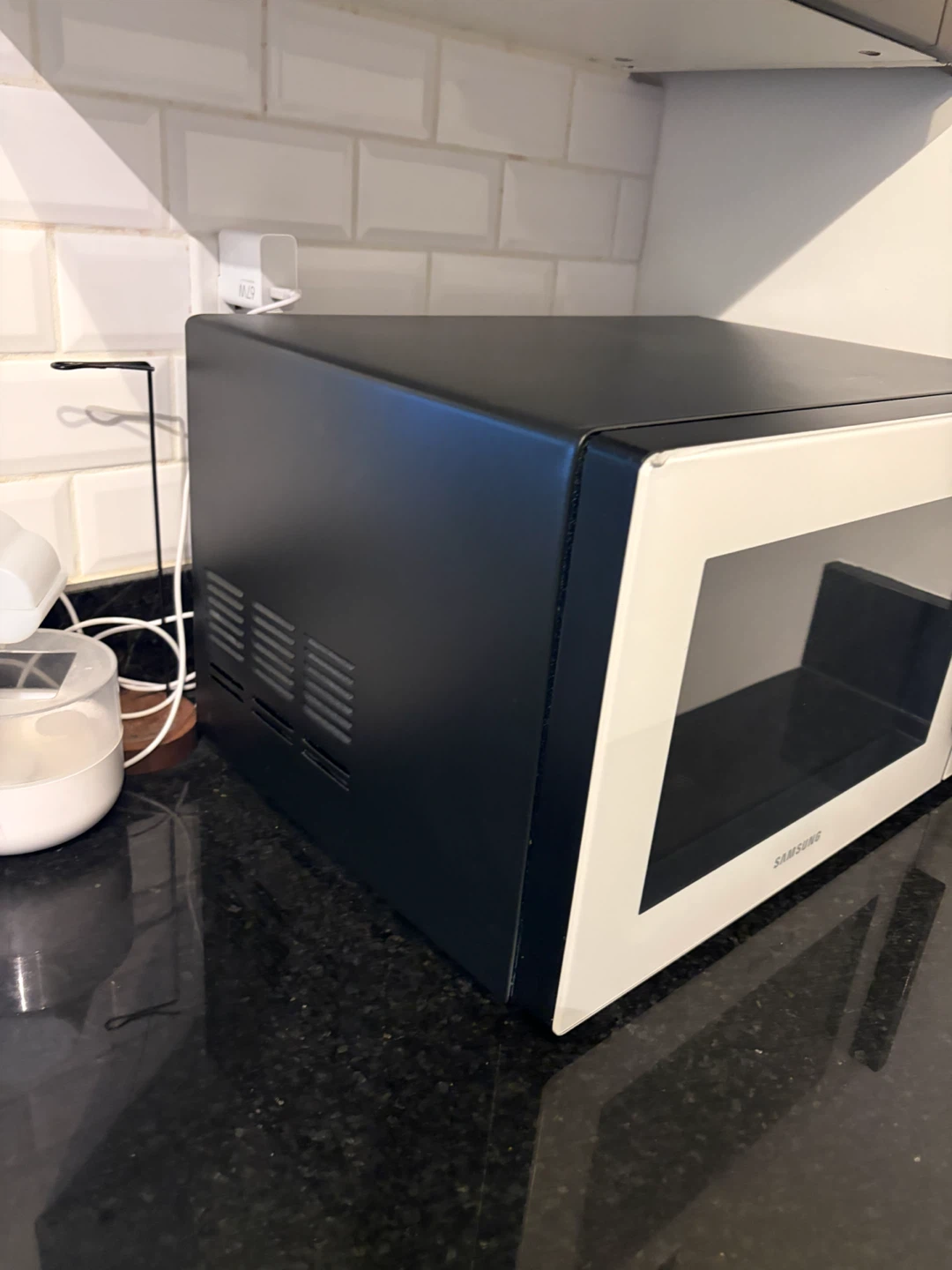 Samsung Microwave Oven White and Black - photo 2
