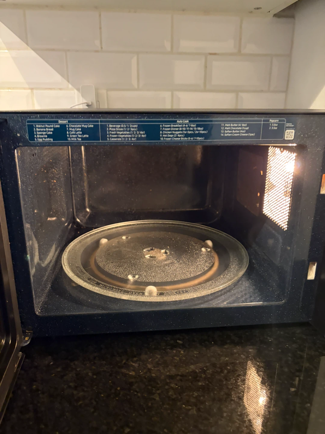 Samsung Microwave Oven White and Black - photo 3