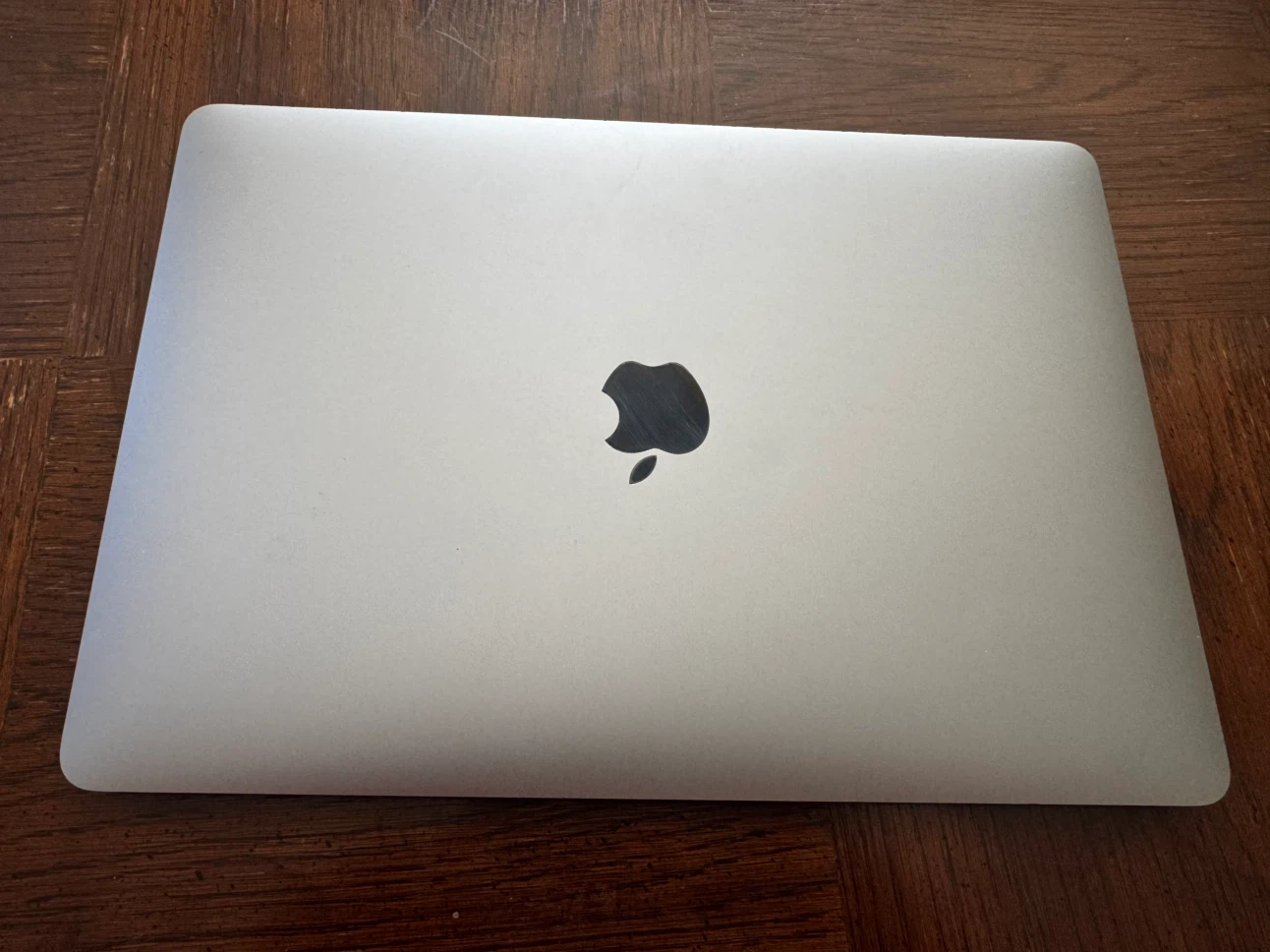 Apple MacBook Air Model A1932 FOR PARTS OR REPAIR