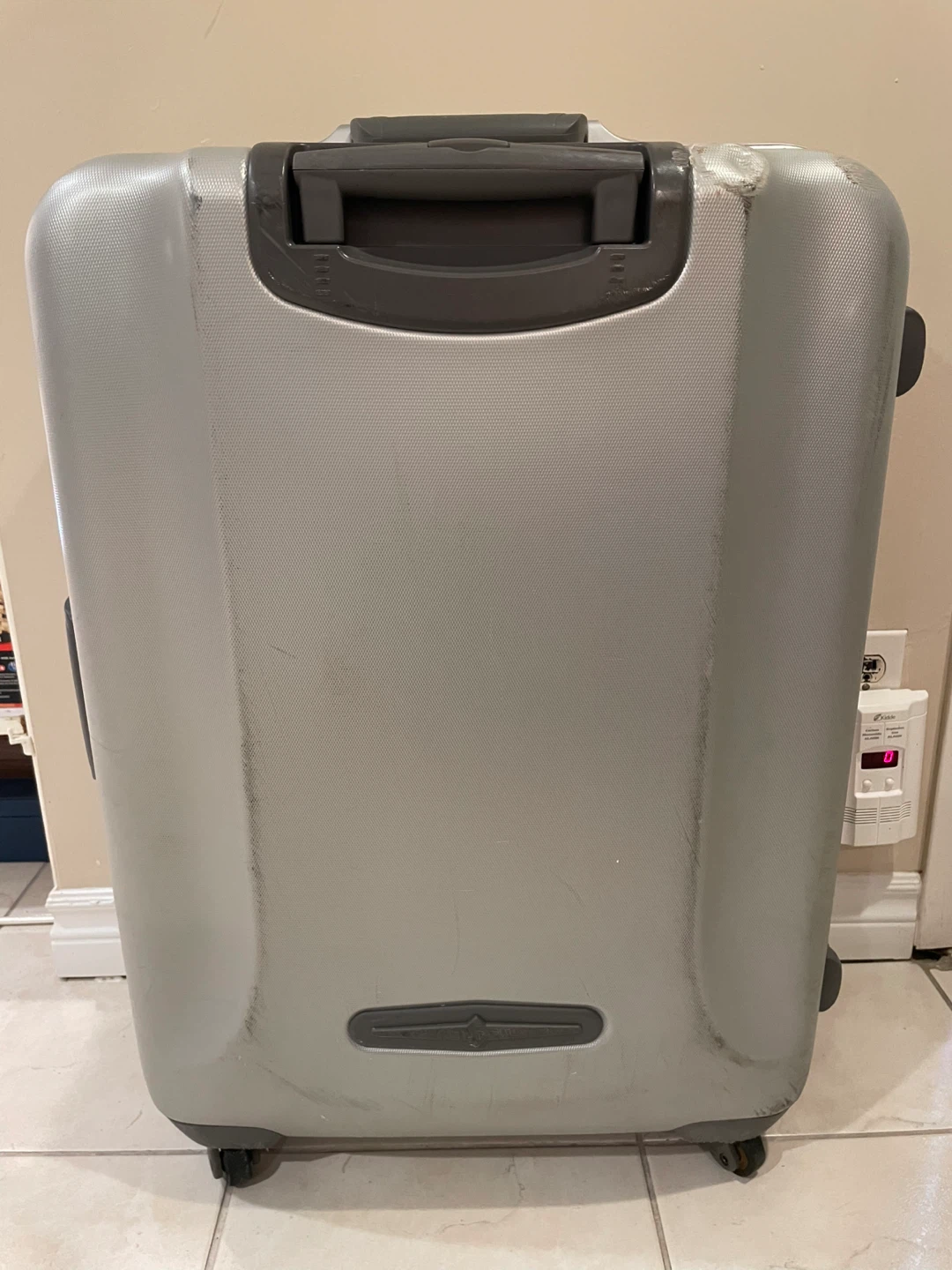 Hard shell checked in baggage suitcase with 3 locks - photo 2