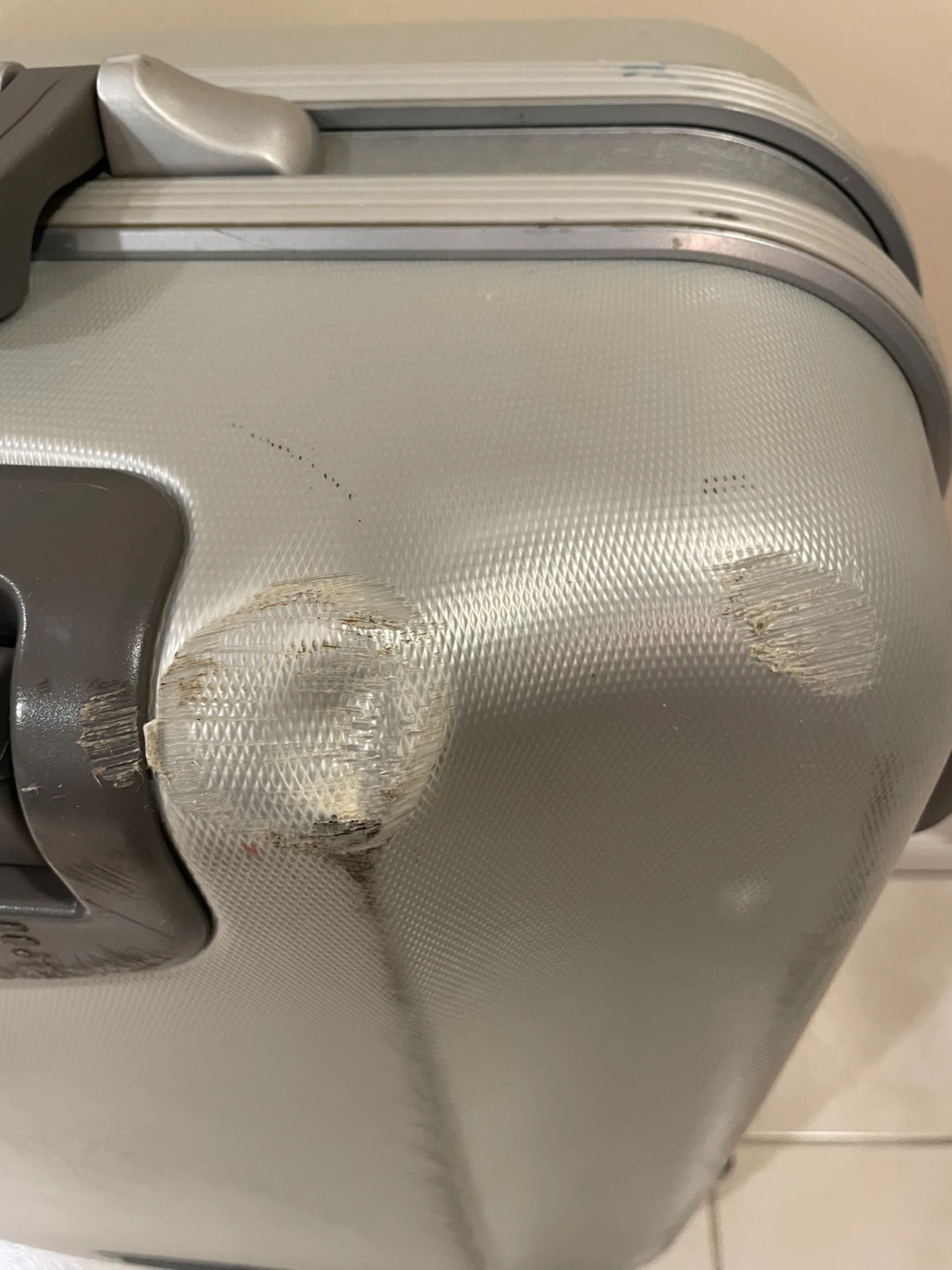 Hard shell checked in baggage suitcase with 3 locks - photo 3