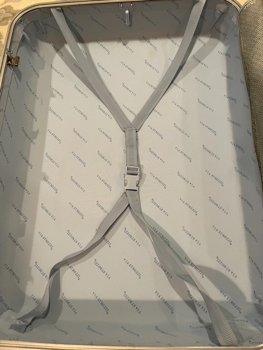 Hard shell checked in baggage suitcase with 3 locks - photo 4