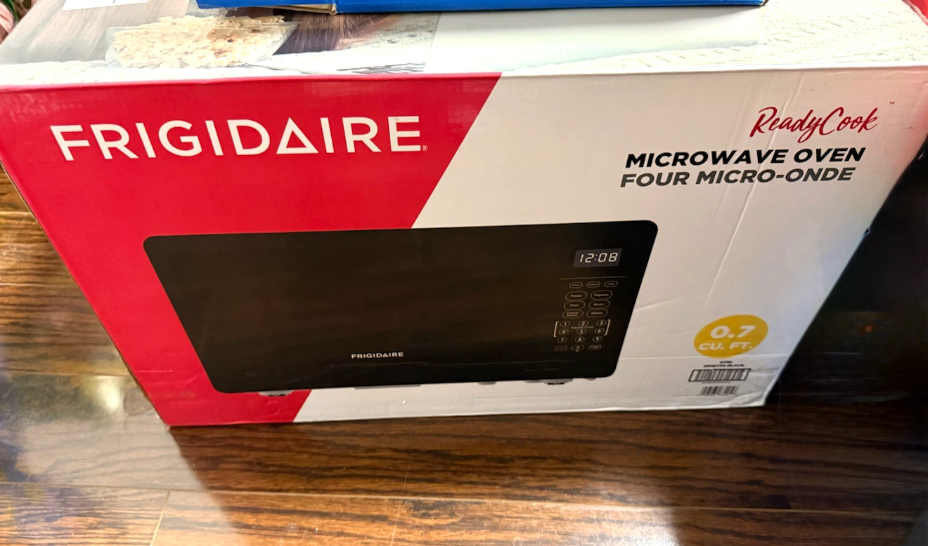 Frigidaire ReadyCook 0.7 Cu. Ft. Microwave